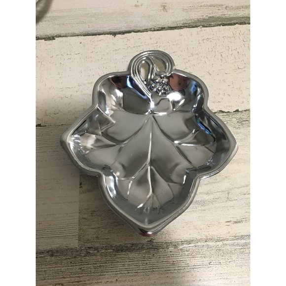 Set of seven silver plate, silver toned serving trays various sizes - Picture 3 of 10